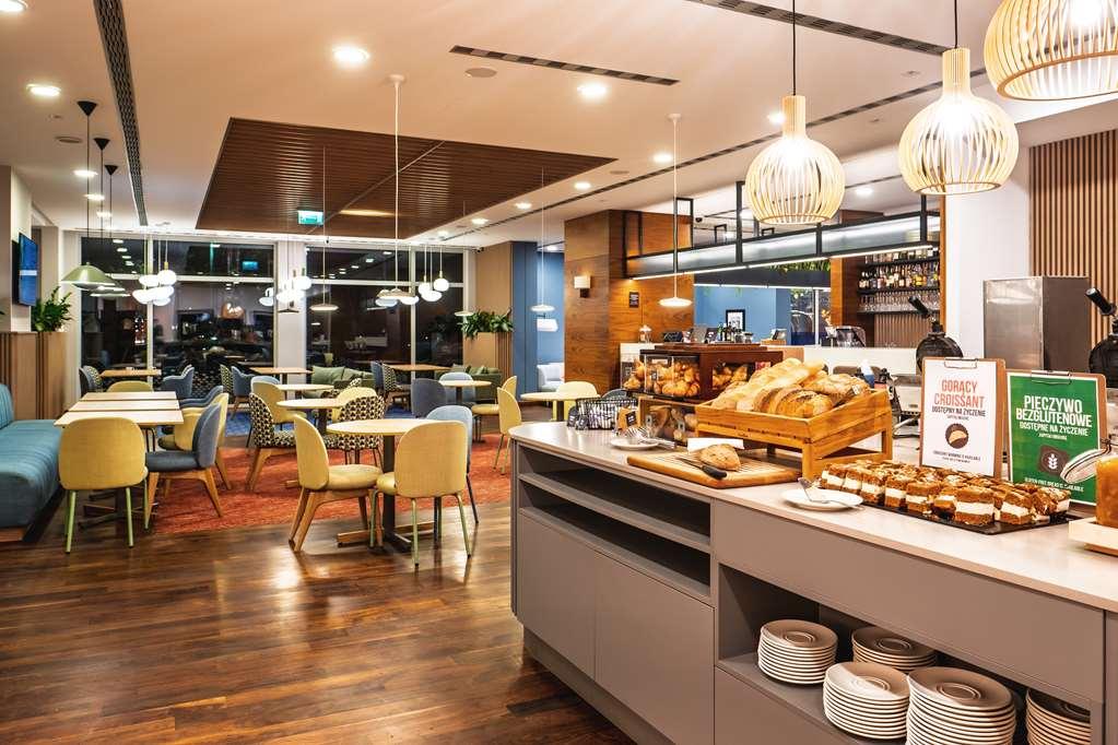 ホテル Hampton By Hilton シフィノウイシチェ レストラン 写真