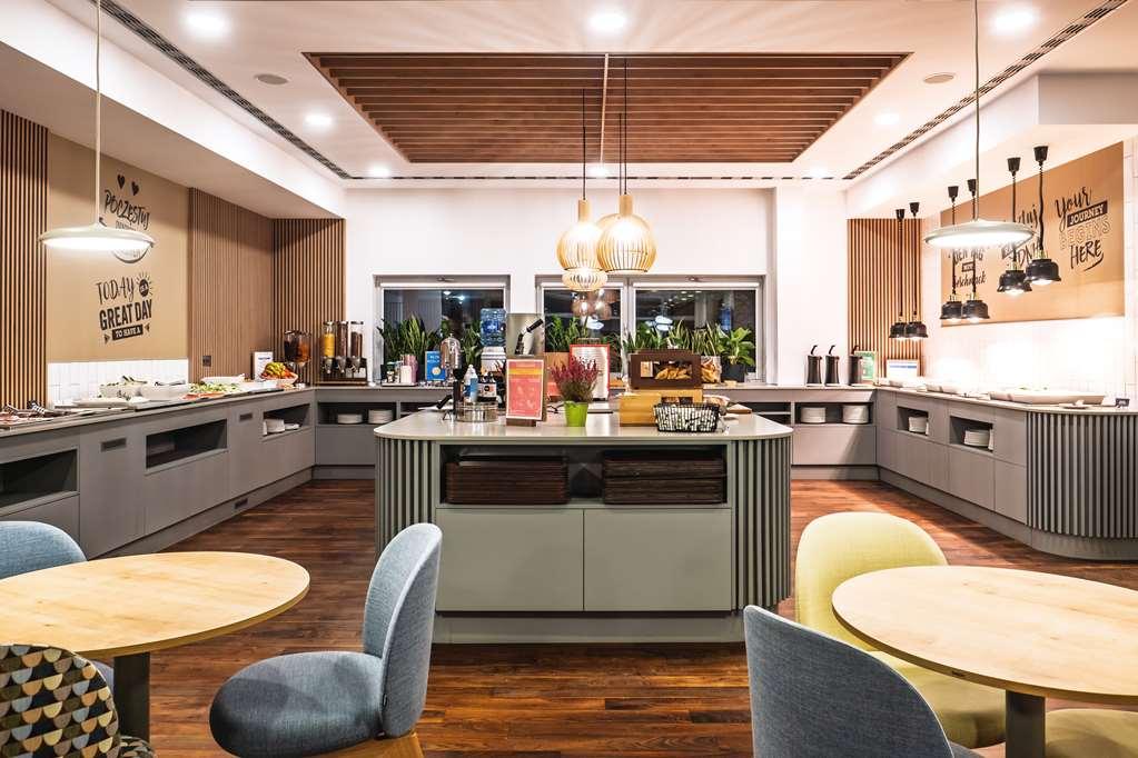 ホテル Hampton By Hilton シフィノウイシチェ レストラン 写真
